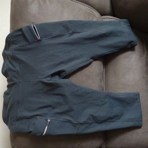 Cropped woman's active wear